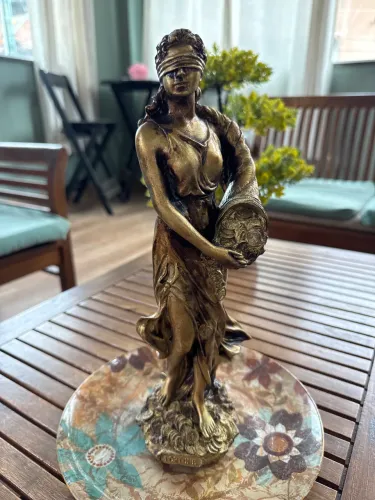 Escultura de Gesso Deusa Da Fortuna Escultura 30cm