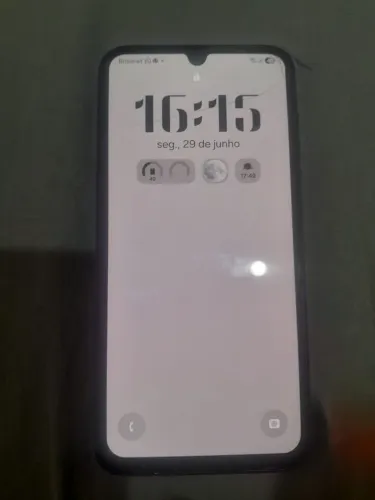 A15 4g 128g com tela levemente trincada 