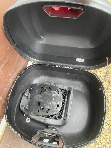 Caixa Baú 28 litros marca  Givi