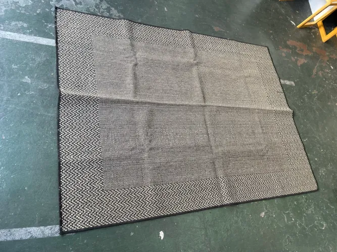 Tapete Branco e Preto com Padrão Geométrico 2,00x1,50