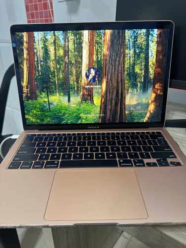MacBook Air 13 2020 (com detalhe)