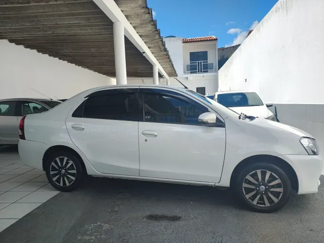 Toyota Etios Platinum Sed. 1.5 Flex 16V 4P Mec. 2016