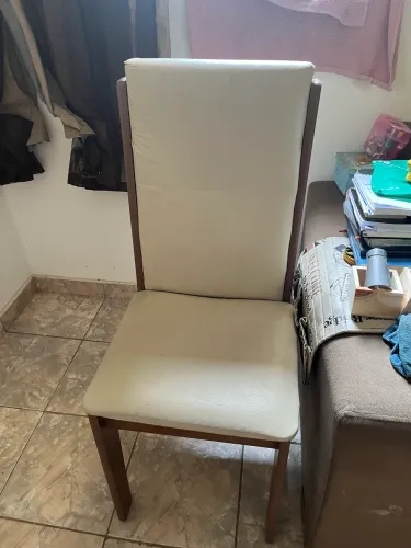 Mesa com 4 cadeiras