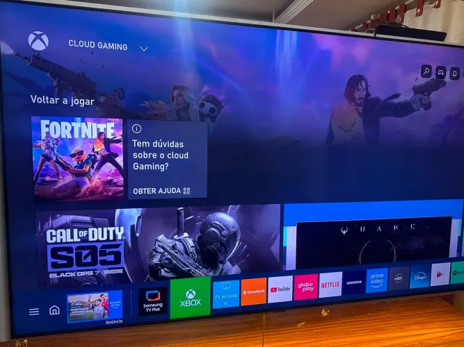 Samsung Smart TV 70" 4K UHD UN70AU7700 - Excelente estado