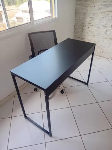 Cadeira de escritório e mesa