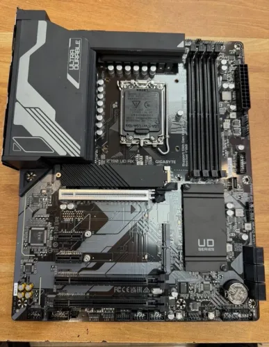 Placa-Mãe Gigabyte Z790 UD AC, Intel LGA 1700, DDR5, ATX, Wi-Fi