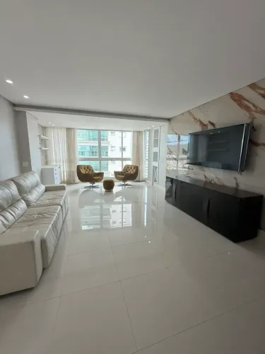 Locação anual, 3 suítes , 3 vagas, mobiliado - Balneário Camboriú - SC