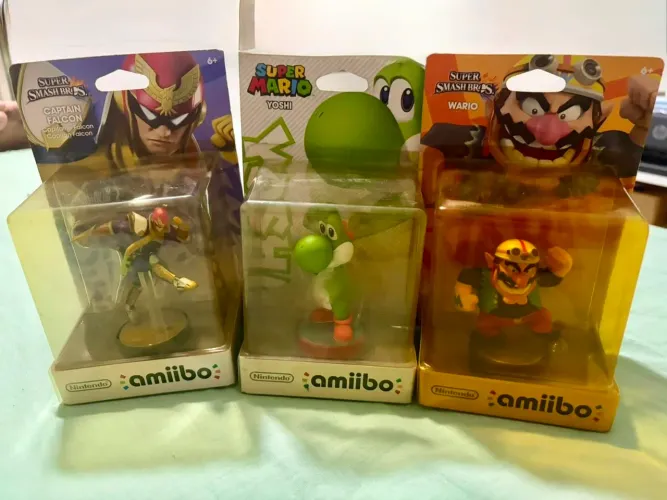 Combo amiibos( Wario, Falcon e Yoshi)