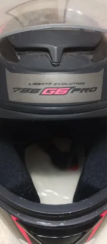 Capacete rosa e preto feminino 