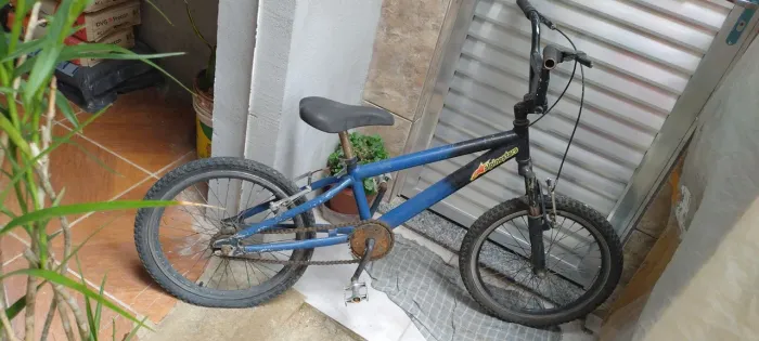 Bicicleta para reformar no estado das fotos 