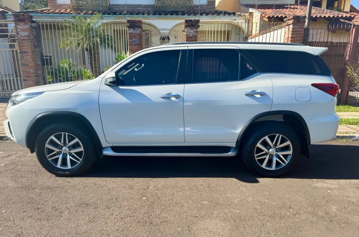 Toyota Hilux SW4 SRX 4X4 2.8 TDI 16V Dies. Aut. 2018
