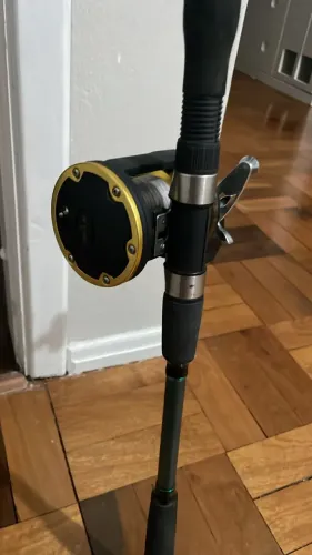 Carretilha de pesca + Vara Carbono
