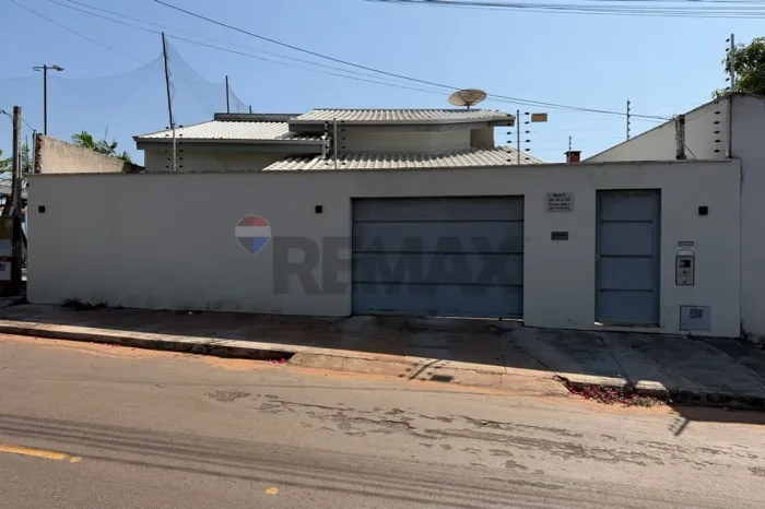 CASA À VENDA COM 2 QUARTOS/ 1 SUITE/ GARAGEM PRA 2 CARROS/ NO JARDIM DOS IPÊS / ARAGUAÍNA