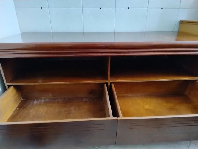 Rack sala madeira maciça.