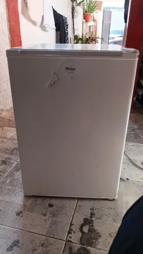 Frigobar Philco PFG95B 76 Litros Compacto e Econômico Branco - 127v
