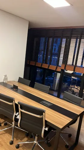 Mesa de Reunião / Trabalho Executiva MDF com Passa-Cabos (Impecável!)