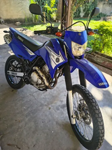 Vendo Moto super conservada. Pneus novos.