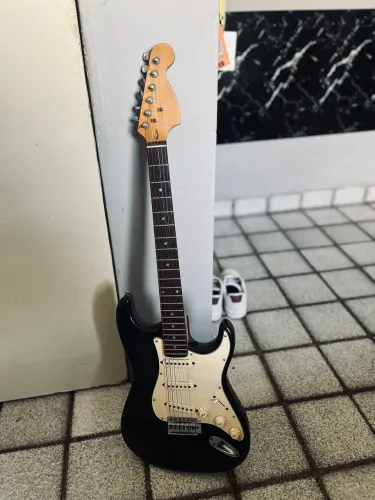Vendo guitarra em ótimo estado!!
