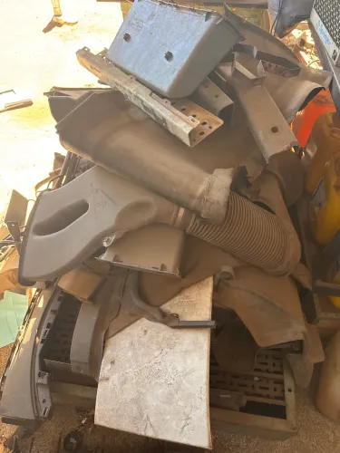 Vendo cabine e partes do axor 2540 teto baixo