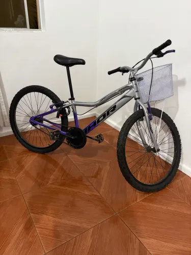 Bicicleta Aro 24 Thor T.1000 Alumínio com Cestinha - Roxa e Cinza (Quase Sem Uso)
