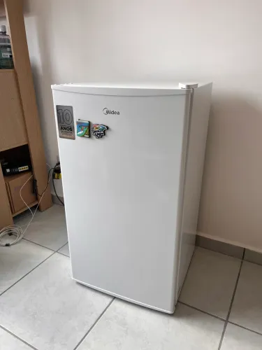 Frigobar 93L branco Midea
