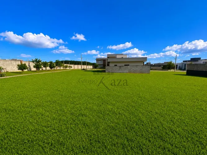 Oportunidade - Terreno em Condomínio - Reserva Aruanã - Loteamento Floresta - 347m².