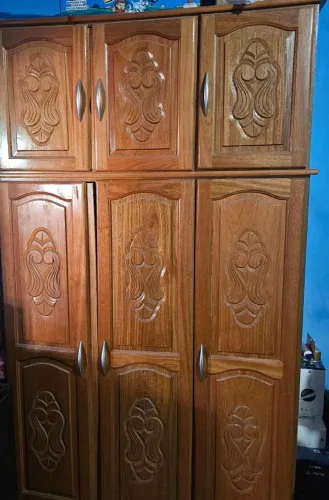 Guarda roupa três portas madeira maciça