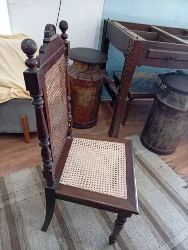 Cadeira peça única, imbuia antiga perfeita