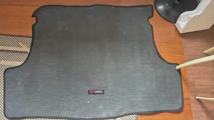 tapete borracha porta malas yaris sedan