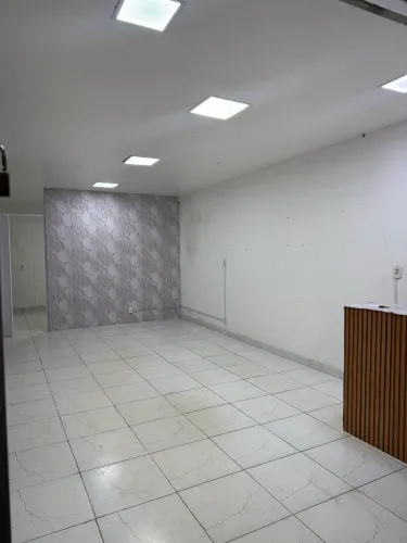 Alugo loja na guariroba 