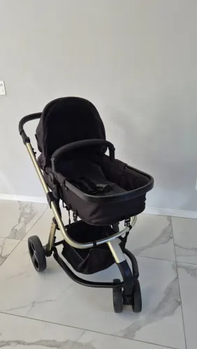 Vendo Carrinho de bebê que vira Moisés e bebe conforto com base da Safety