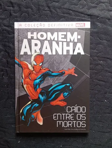 Duas HQs: homen aranha caído entre os mortos e super shoque + calendário do homem aranha