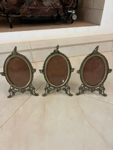 Trio de porta retratos vintage 8x10. Luís XV ricamente trabalhado em bronze.