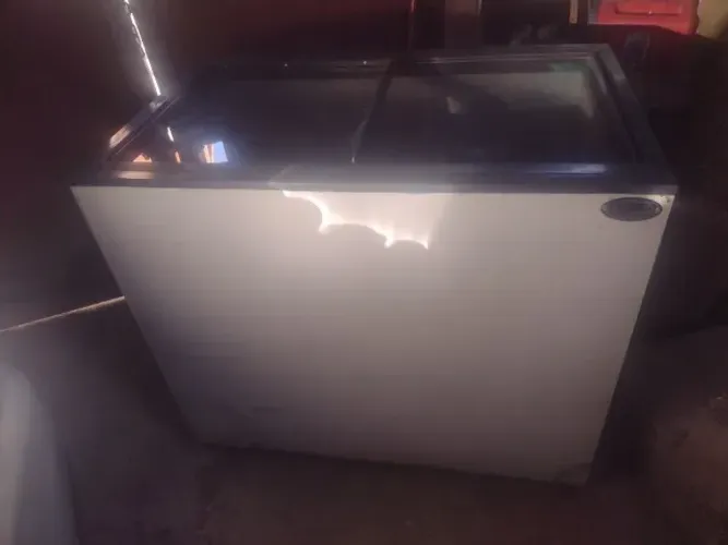 Freezer com tampa de vidro ( usado não está funcionando )
