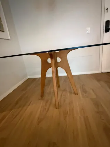 Mesa de jantar 1,60 x 1,10m com tampo de vidro