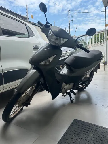 Moto Biz HONDA bem cuidada
