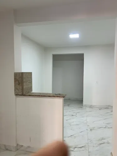 PARTICULAR ALUGA CASA NOVA NO  VARJAO COM 3 QUARTOS.