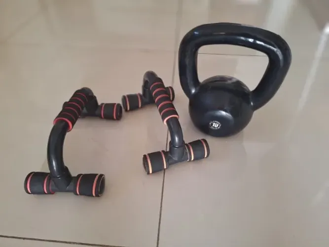 kettlebell + flexão em casa, academia, treino, fitness