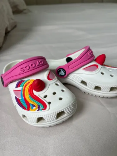 Crocs infantil unicórnio OG n23/24