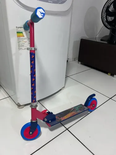 Patinete 2 rodas hot wheels nunca usado