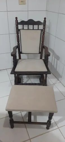  Aldeota de balanço estilo colonial com banqueta para descanso das pernas 