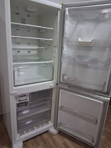 Geladeira inverse bem cuidada