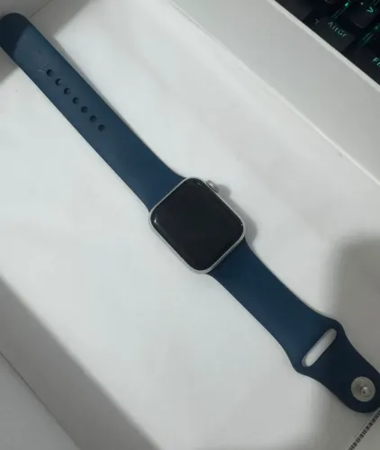 Apple Watch SE 40mm (GPS + Cellular) - Prata + Kit com 6 Pulseiras Extras!