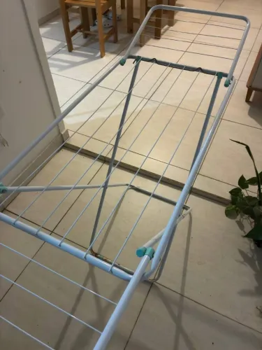 Vendo varal de chão dobrável.