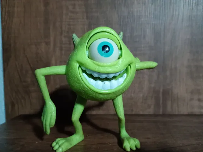 Boneco Mike monstros S A usado na condição das fotos 