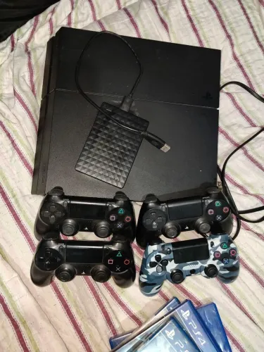 PS4 Fat + 4 Controles + HD Externo + Jogos ? Completo
