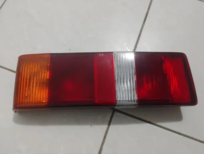 Lanterna traseira do Ford Escort hobby