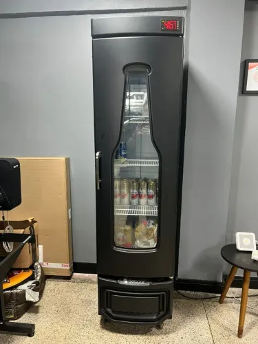 Cervejeira Gelopar 230lt Preta com Porta de Vidro