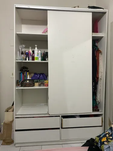 Guarda roupa uma porta e 4 gavetas