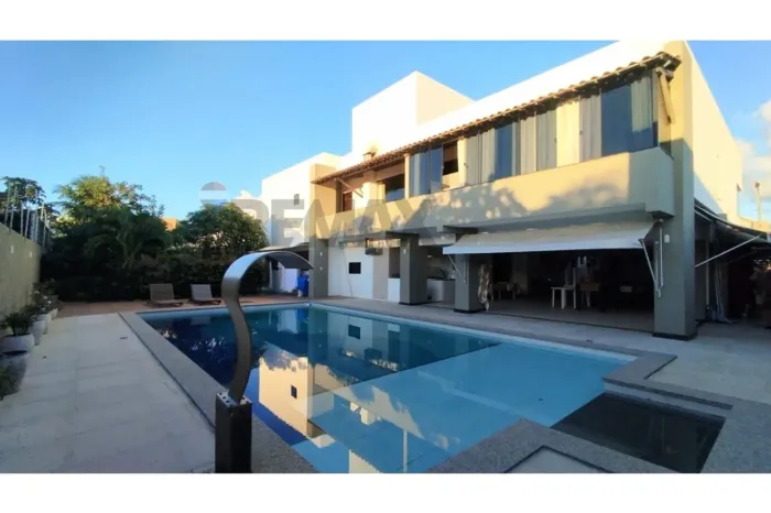 Vende Mansão com 621m², frente leste e próximo ao mar - Aruana